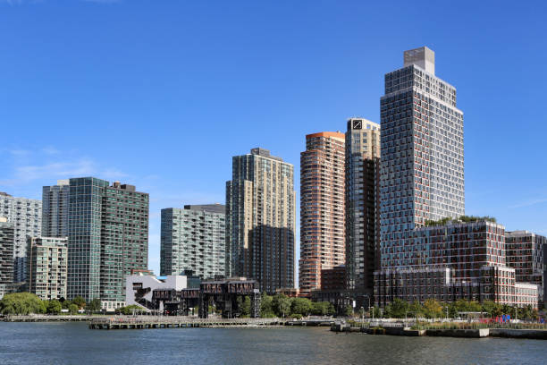 Queens residents of one-bedroom apartments spend more than 54% of median household income on rent: report – QNS