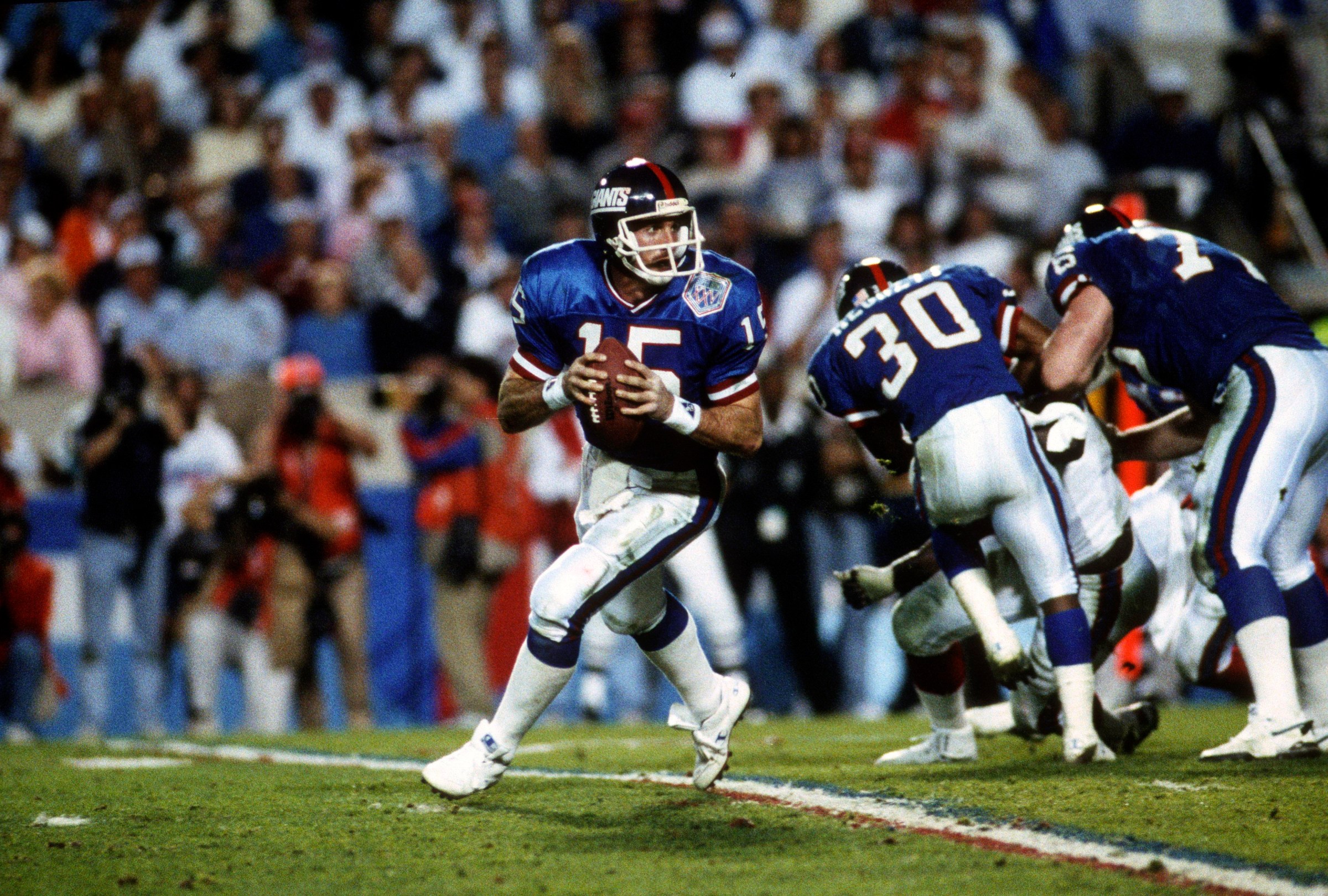 TAMPA, FL - JANUARY 27: Jeff Hostetsler #15 of the New York Giants looks to pass the ball against the Buffalo Bills during Super Bowl XXV January 27, 1991 at Tampa Stadium in Tampa, Florida. The Giants won the Super Bowl 20-19. (Photo by Focus on Sport/Getty Images)