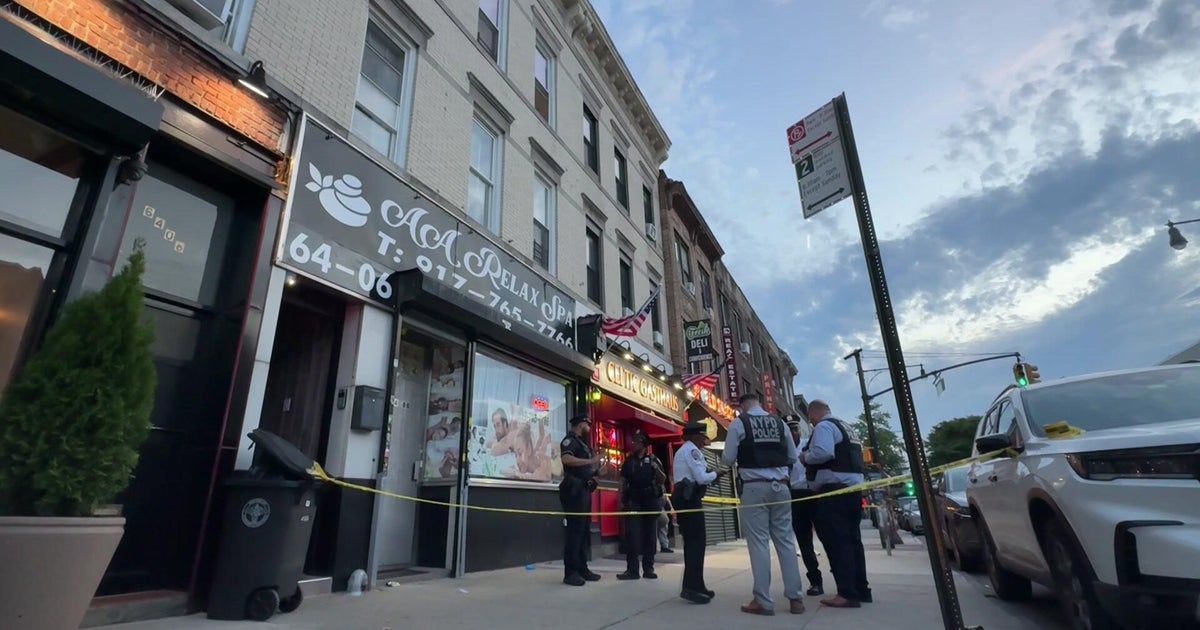 3-year-old girl critically hurt after apparent fall from window in Queens