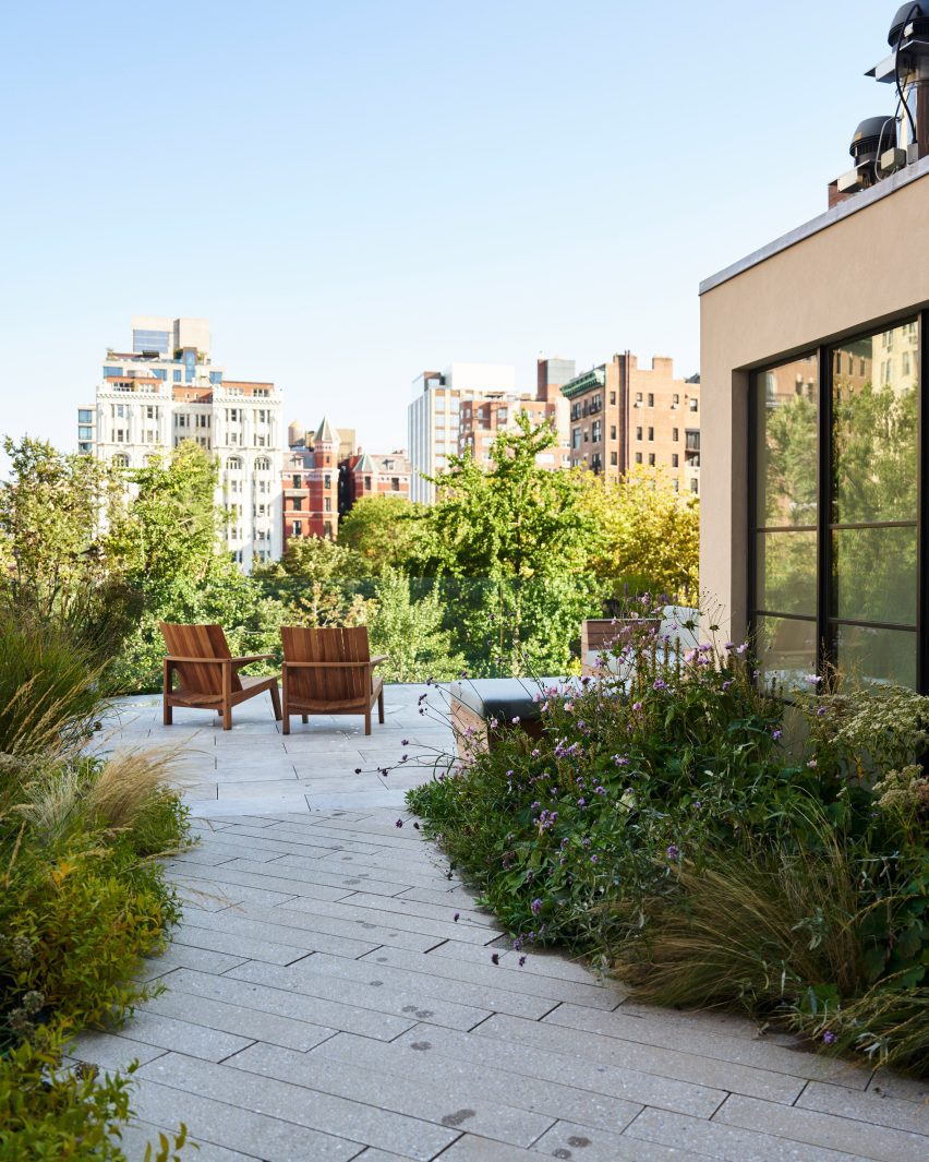 A landscaped roof terrace with views of Manhattan