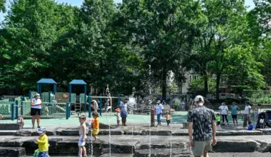 Where to find cooling centers in Brooklyn as unseasonably high temps, poor air quality grip New York City • Brooklyn Paper
