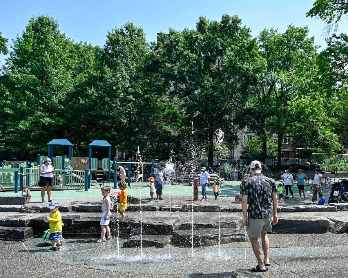 Where to find cooling centers in Brooklyn as unseasonably high temps, poor air quality grip New York City • Brooklyn Paper