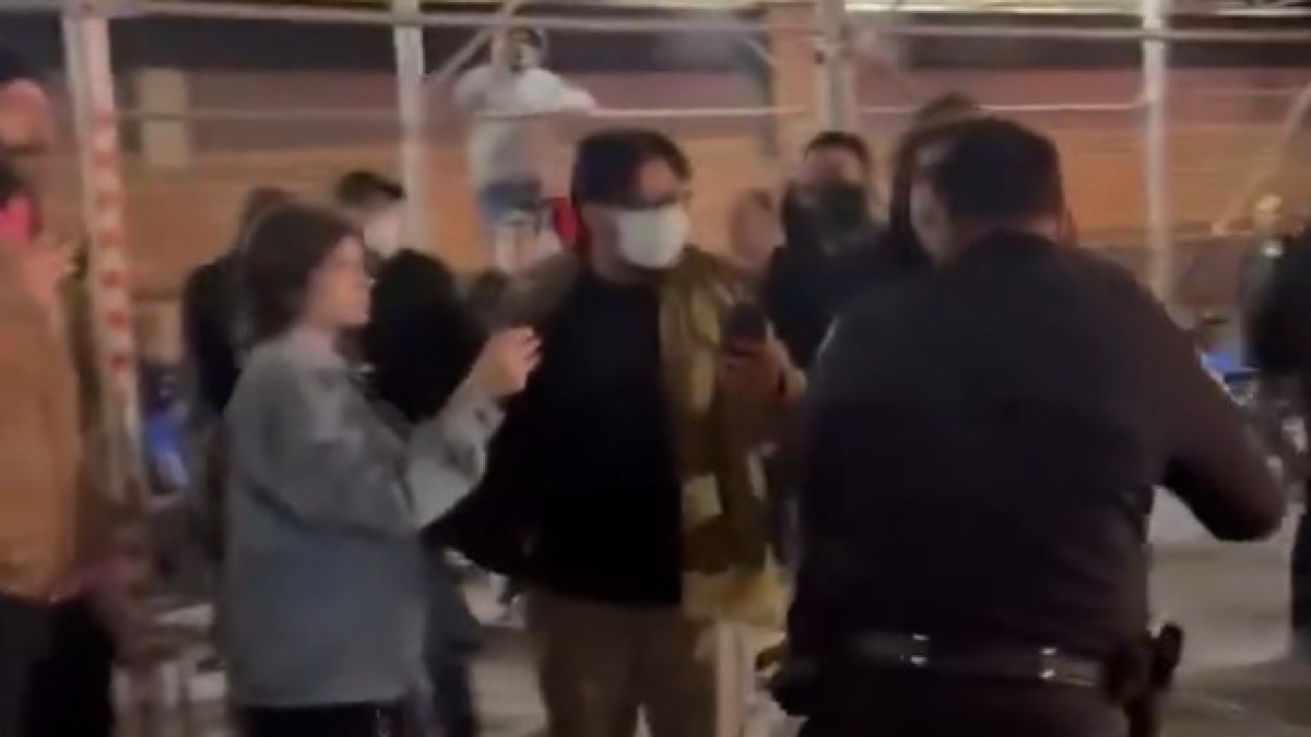 Police clash with protesters after ICE arrest in New York | Newsfeed
