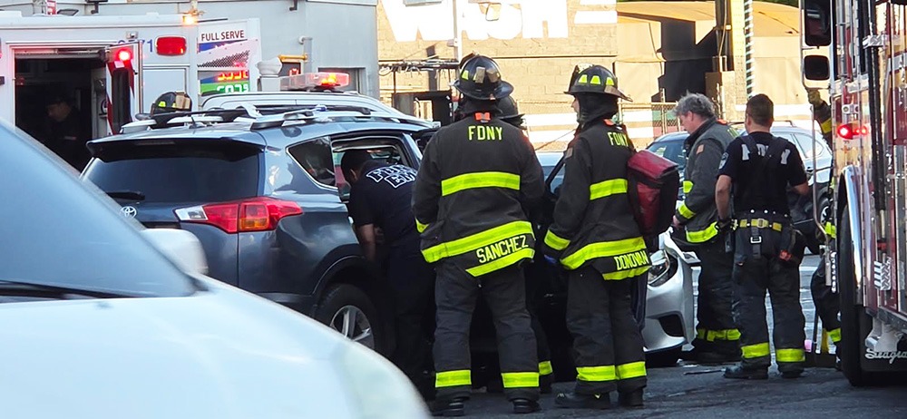 Bedford Park: Two People Hospitalized after Collision on Bedford Pk Blvd & Jerome Ave