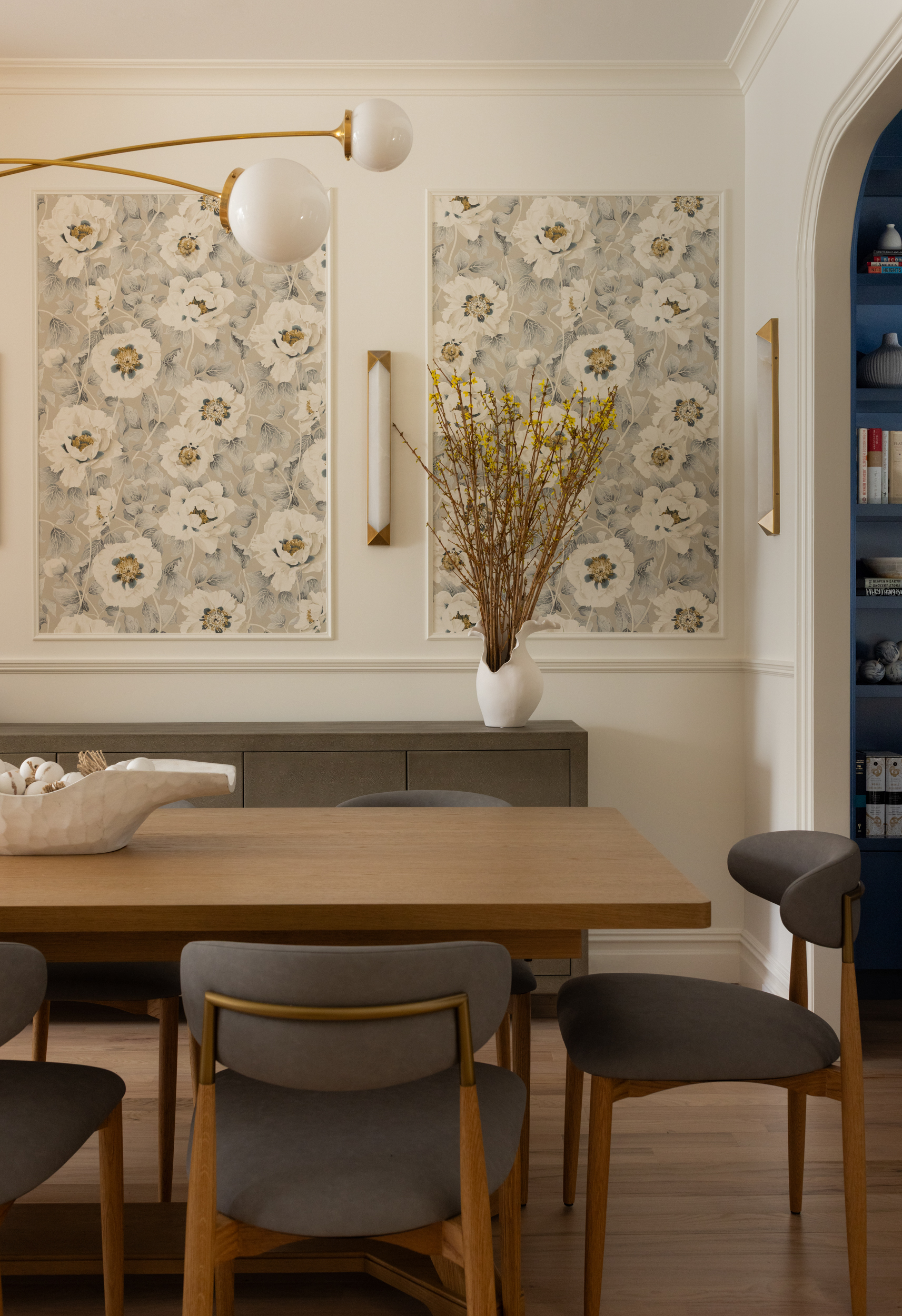 DINING DETAIL WITH WALLPAPER, LIGHT FIXTURE