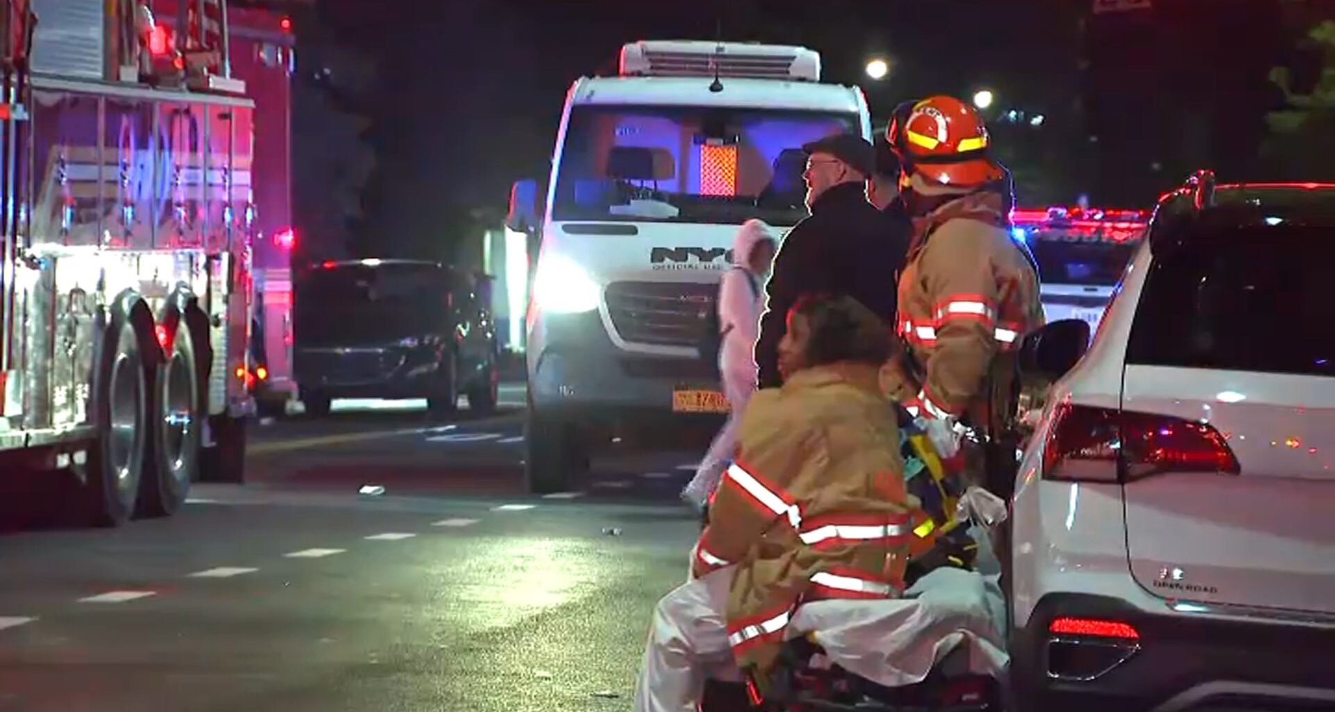3 dead, others badly hurt as Manhattan apartment fire leaves dozens homeless