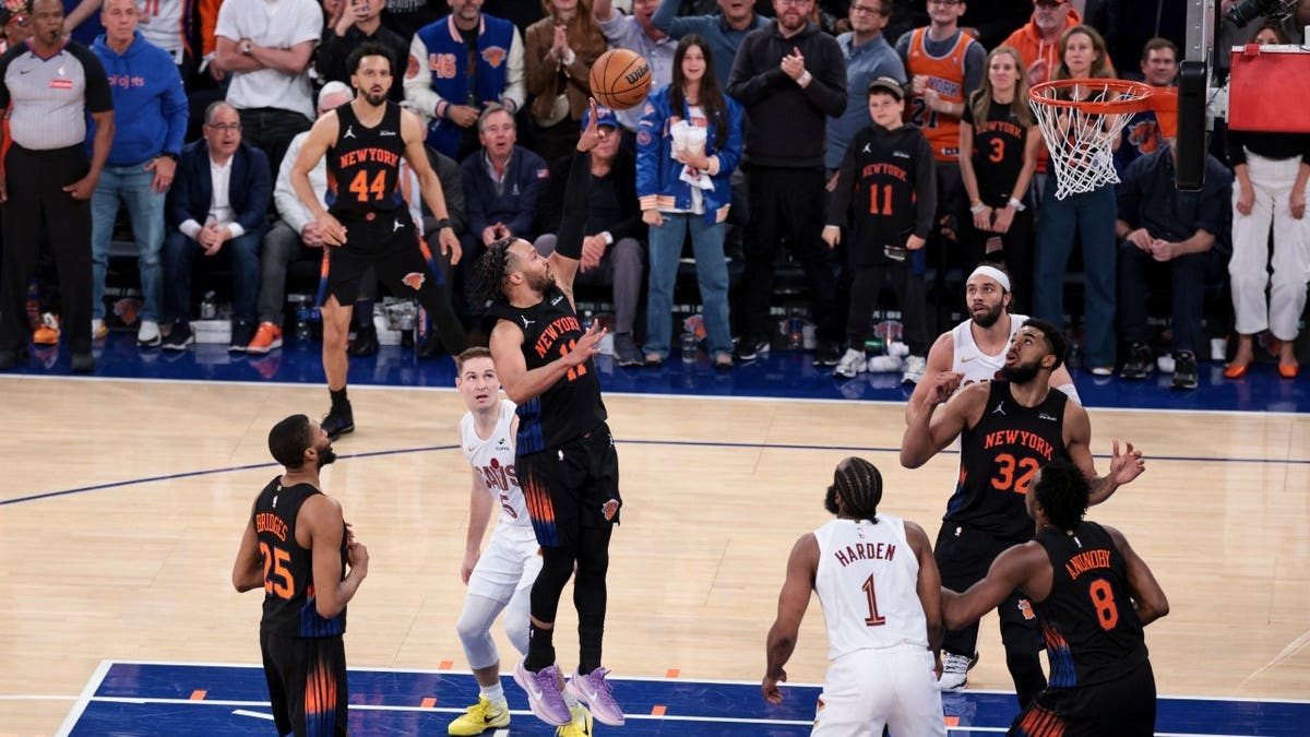 New York Knicks PG Jalen Brunson shoots a floater over the Cleveland Cavaliers in Game 2 of the 2026 Eastern Conference Finals at Madison Square Garden.