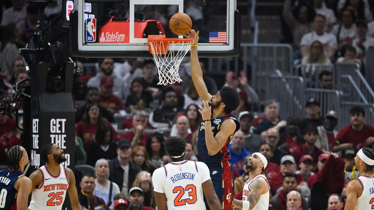 Cleveland Cavaliers center Jarrett Allen shooting basketball during game