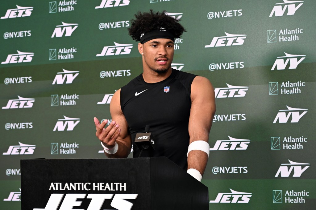 Jets tight end Kenyon Sadiq speaks to the media during the Jets rookie minicamp in Florham Park, NJ. 