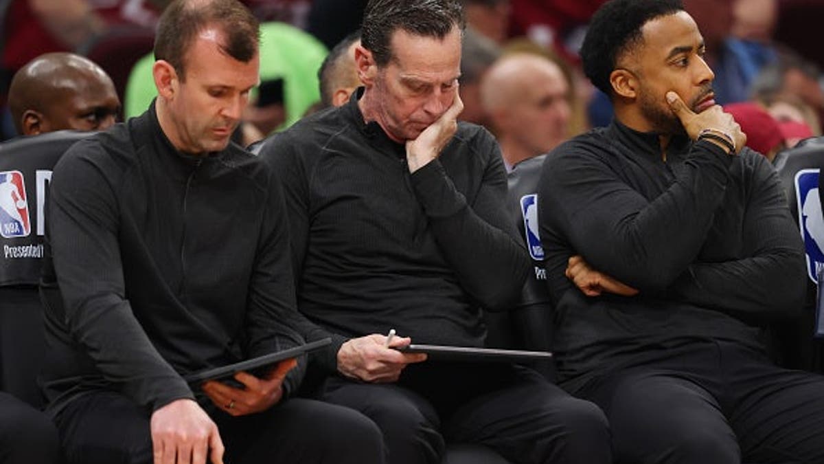 Head coach Kenny Atkinson of the Cleveland Cavaliers reacting during an NBA game