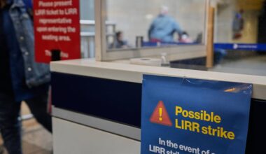 Strike deadline nears for New York-area train system with 250,000 daily commuters