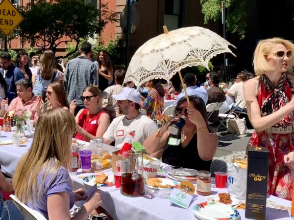 This woman came prepared for the sun. Photo: Mary Frost/Brooklyn Eagle