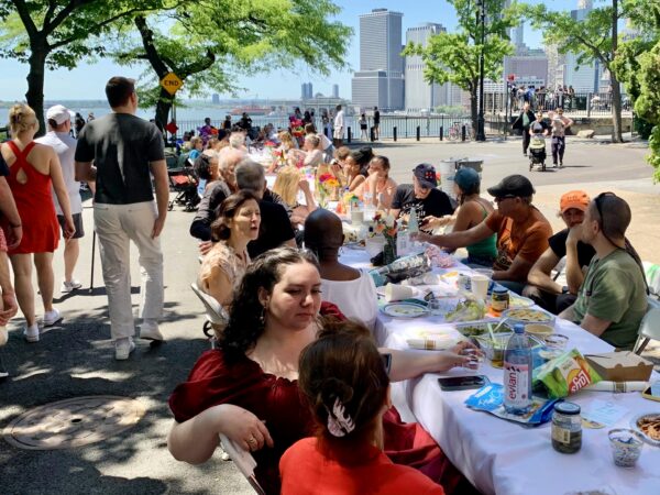 The sun, the breeze, the water and a table for 1,300. Photo: Mary Frost/Brooklyn Eagle