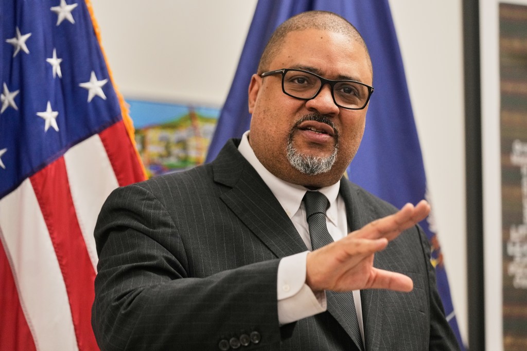 District Attorney Alvin Bragg said the fraudsters stole the home from a family whose matriarch died in 2018, using forged IDs, fake birth certificates, and impersonators to push through a fraudulent sale that netted $1,636,000 in illicit mortgage and construction loan proceeds.