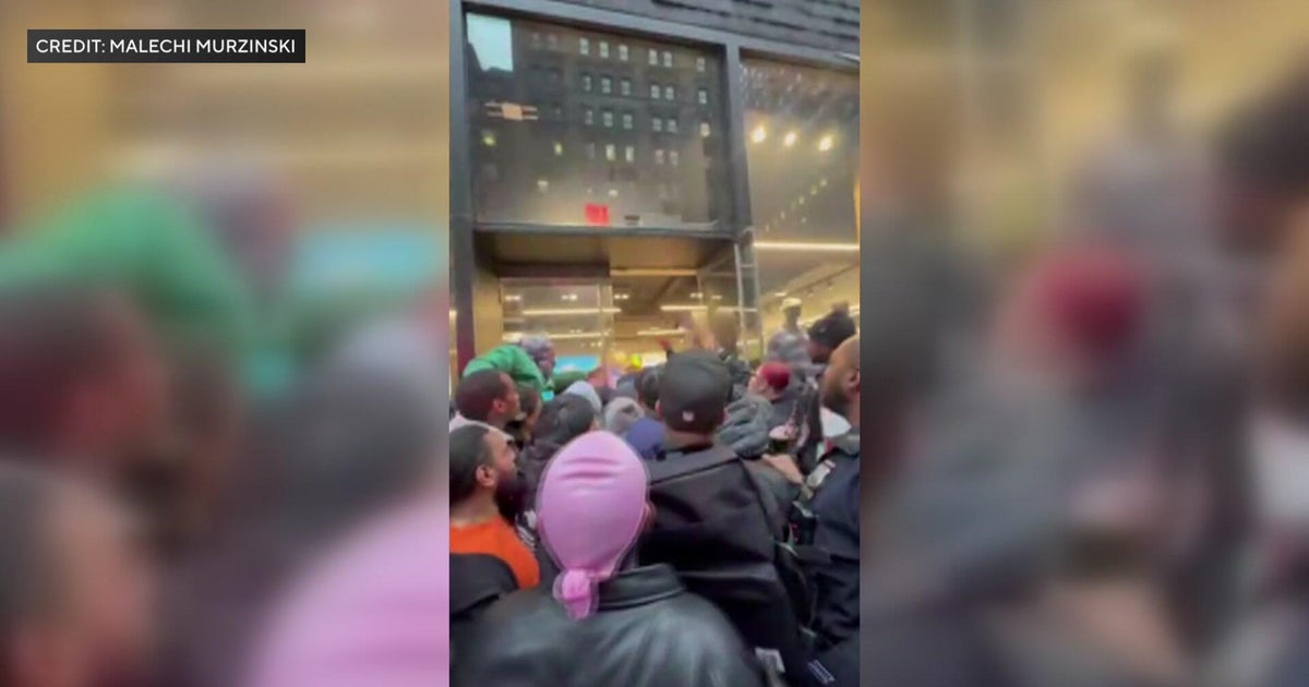 2 arrested after chaos at Vans shoe drop in NYC