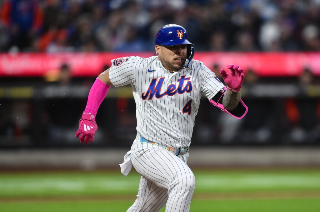 New York Mets catcher Francisco Alvarez races to first base.