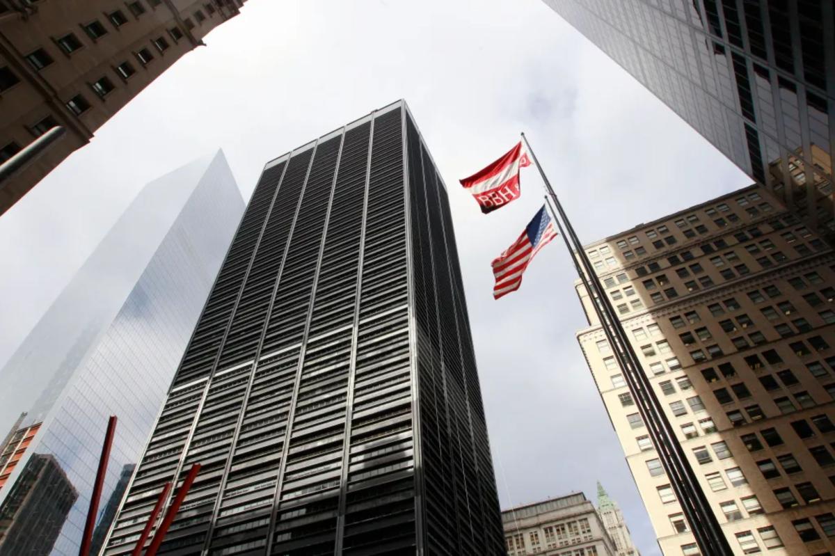 One Liberty tenant Cleary Gottlieb renews lease