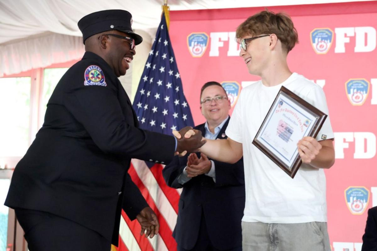 NYC teen basketball player who collapsed from cardiac arrest during game reunited with FDNY heroes who saved him