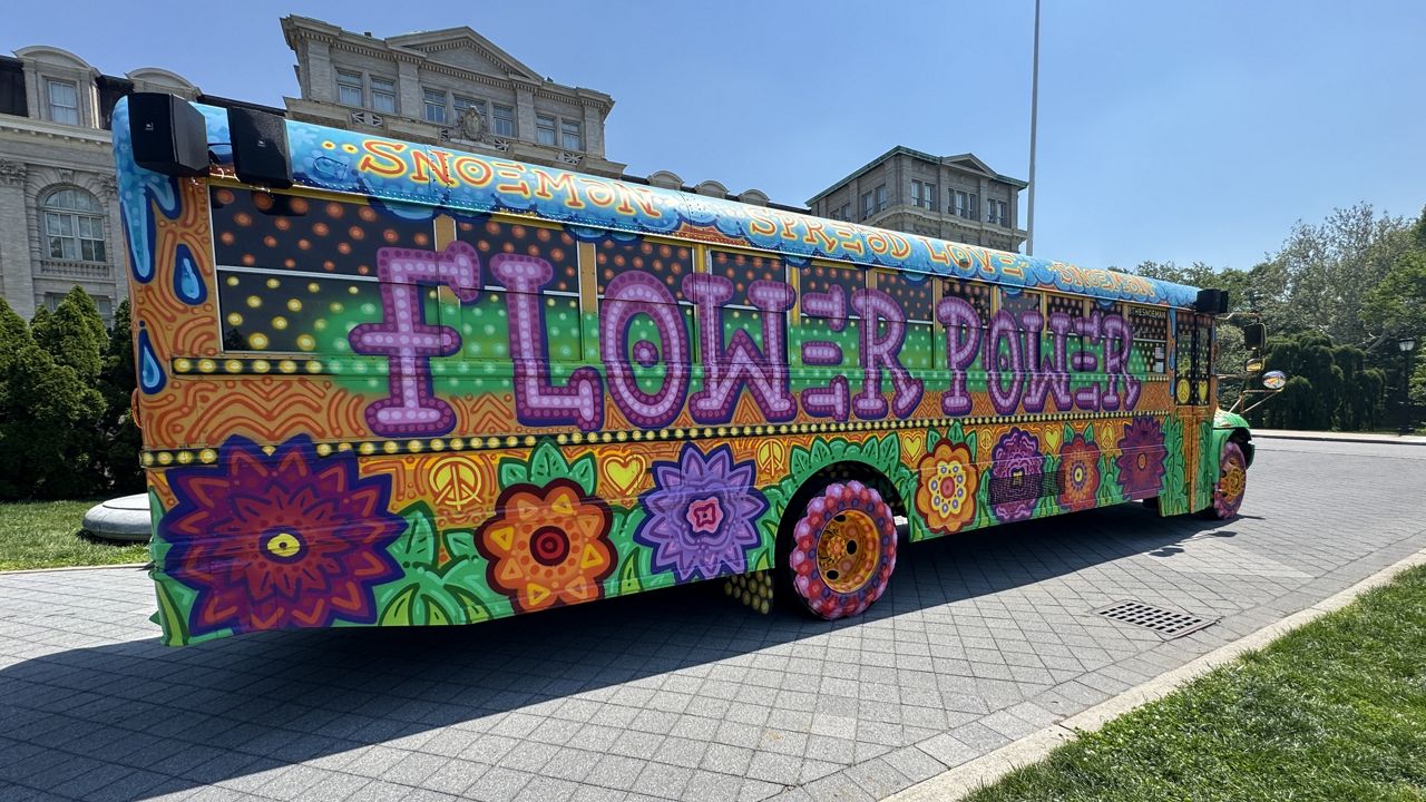 Flower Power bus