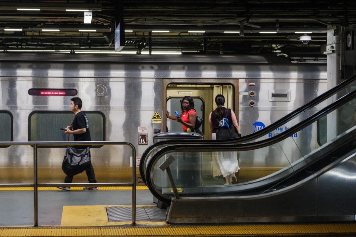 Deal to end LIRR strike leaves New Yorkers squeezed — but might be the best possible