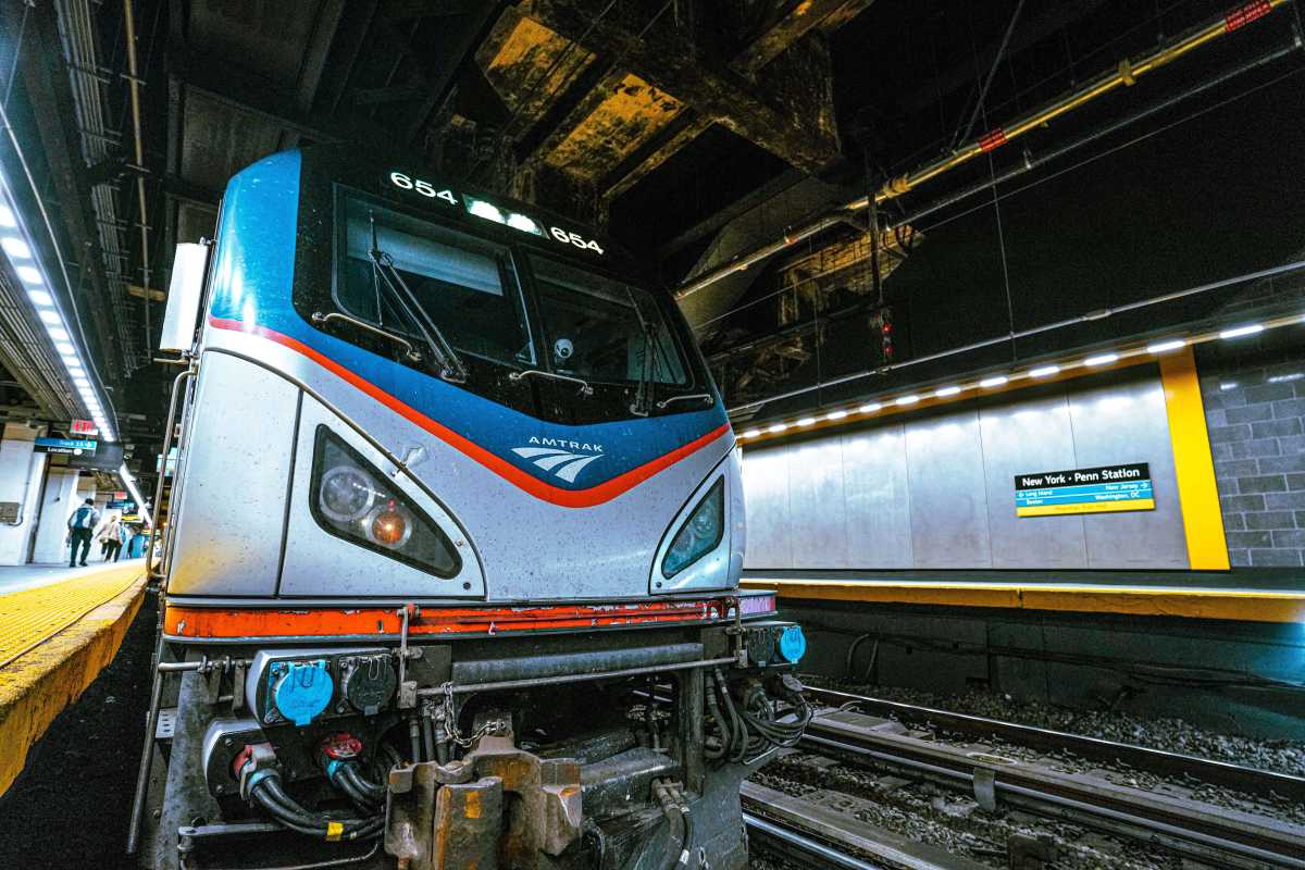 Federal judge throws out Amtrak injunction request in Metro-North track access dispute