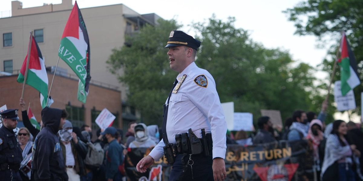 New York approves protest buffer zones outside houses of worship