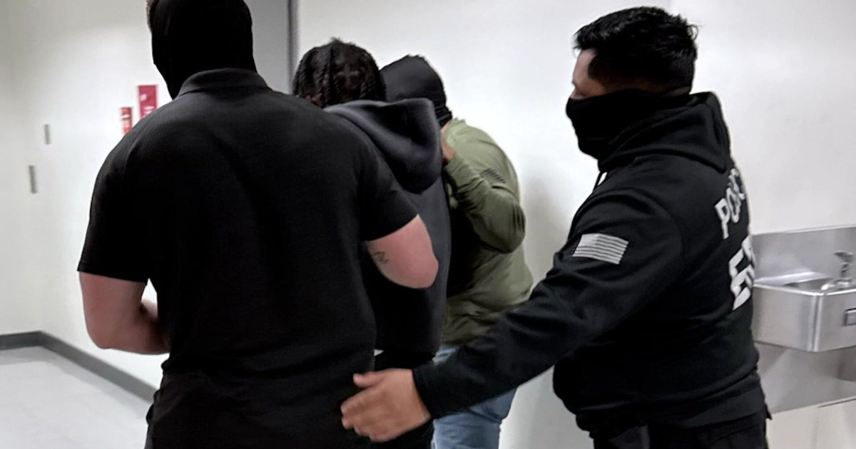 ICE agents detain man at NYC immigration hearing 1 day after judge bans court arrests