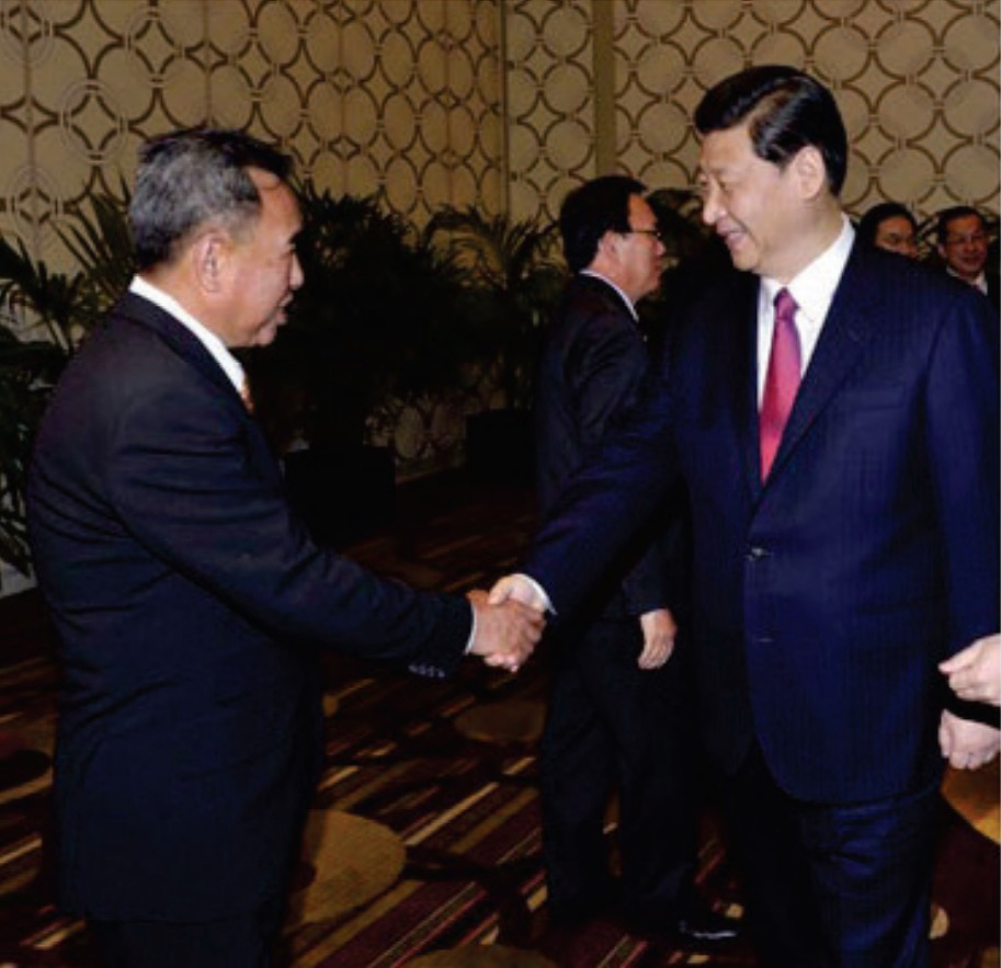 Chen Jun shaking hands with Chinese President Xi Jinping.