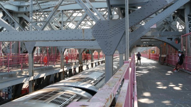 Subway trains cross the Williamsburg Bridge. (Shutterstock)
