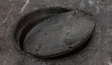 Cops investigate after 7 men seen exiting Brooklyn manhole in dead of night