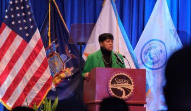 mayor giving speech