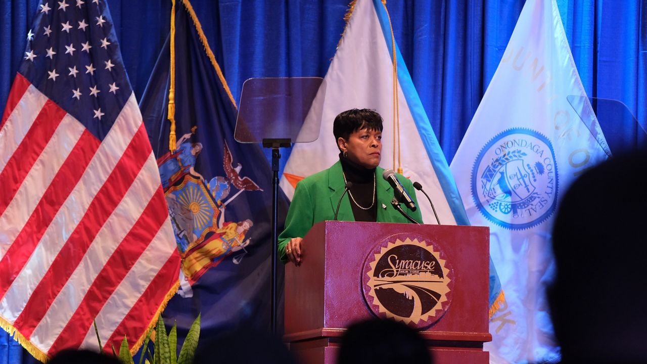 mayor giving speech
