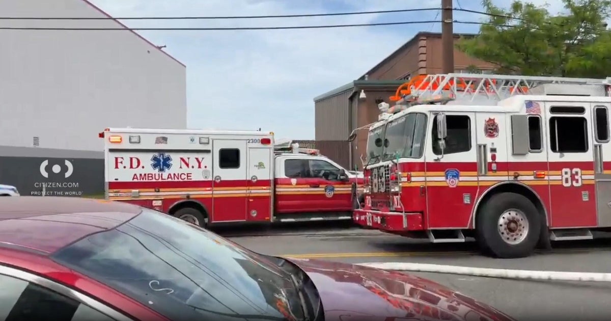 3 FDNY firefighters injured in explosion, fire on barge at Staten Island shipyard