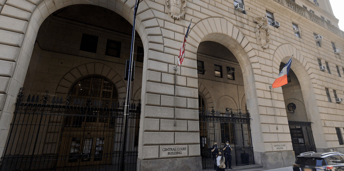 Man escapes police custody at Brooklyn court
