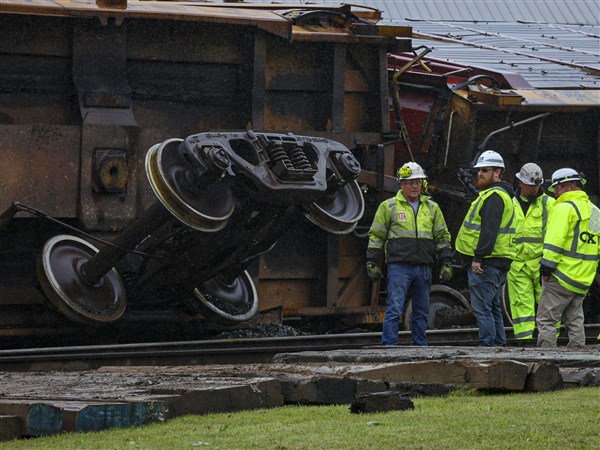 North Toledo street still closed after overnight train derailment