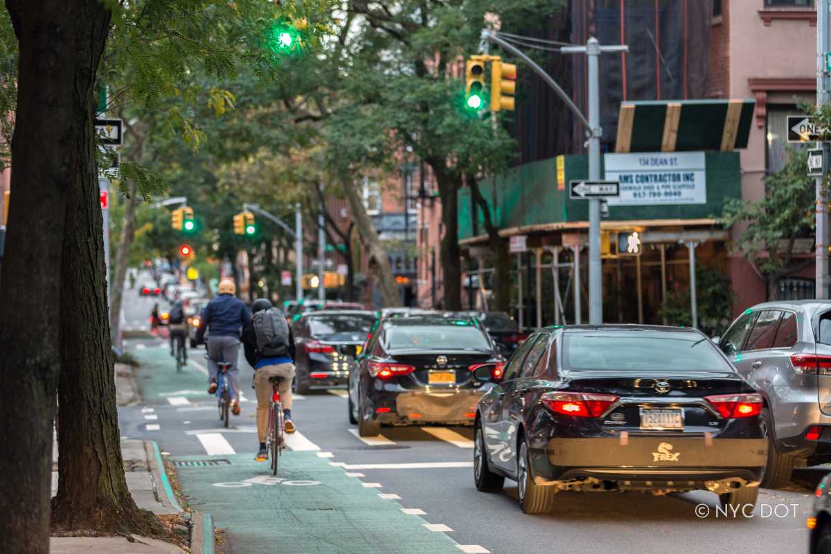 Green means go: DOT to install green wave signal timing along three Manhattan streets this month