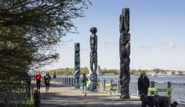Woody De Othello’s installation in Brooklyn Bridge Park. Photo: Nicholas Knight/Public Art Fund