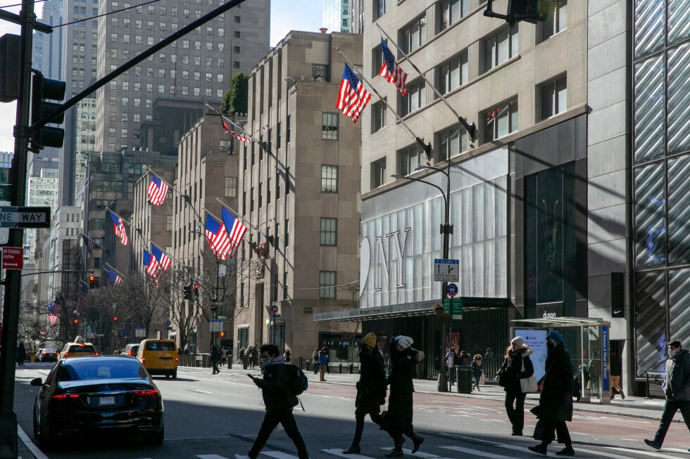 Woman falls to her death into open NYC maintenance hole