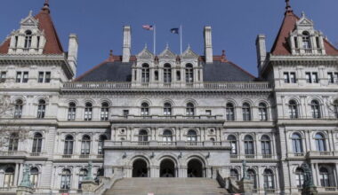 NY Lawmakers Approve Final Budget That Includes Second-Home Tax