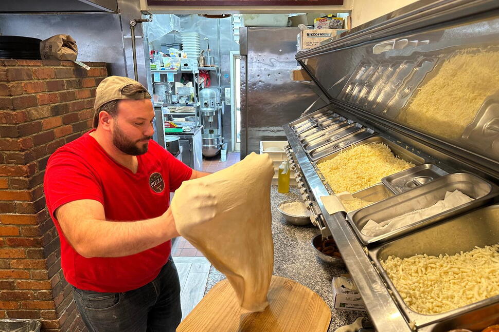 A Proposed Additive Ban Could Change New York’s Pizza and Bagels, Some Say for the Better