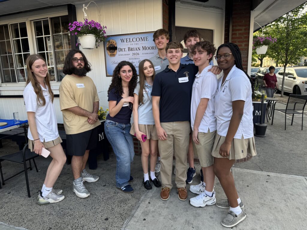 Volunteers for the fundraiser helped the evening go smoothly, according to co-organizers Penney Santo and Karen Macaluso. Photo: Arthur De Gaeta/Eagle Urban Media