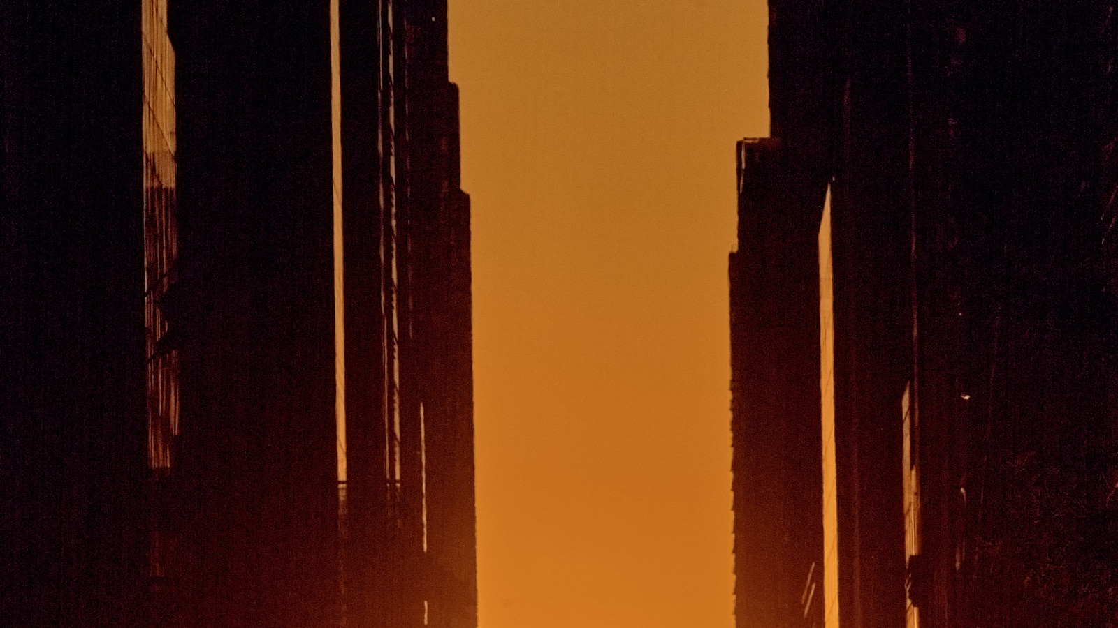 What to know about Manhattanhenge, NYC's sunset spectacle