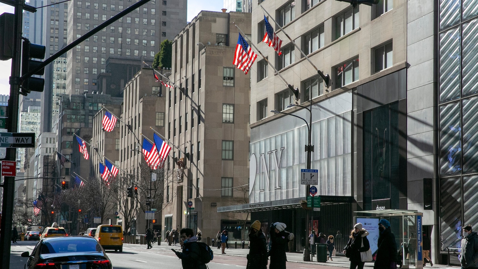 Woman dies after falling into an uncovered maintenance hole in New York City
