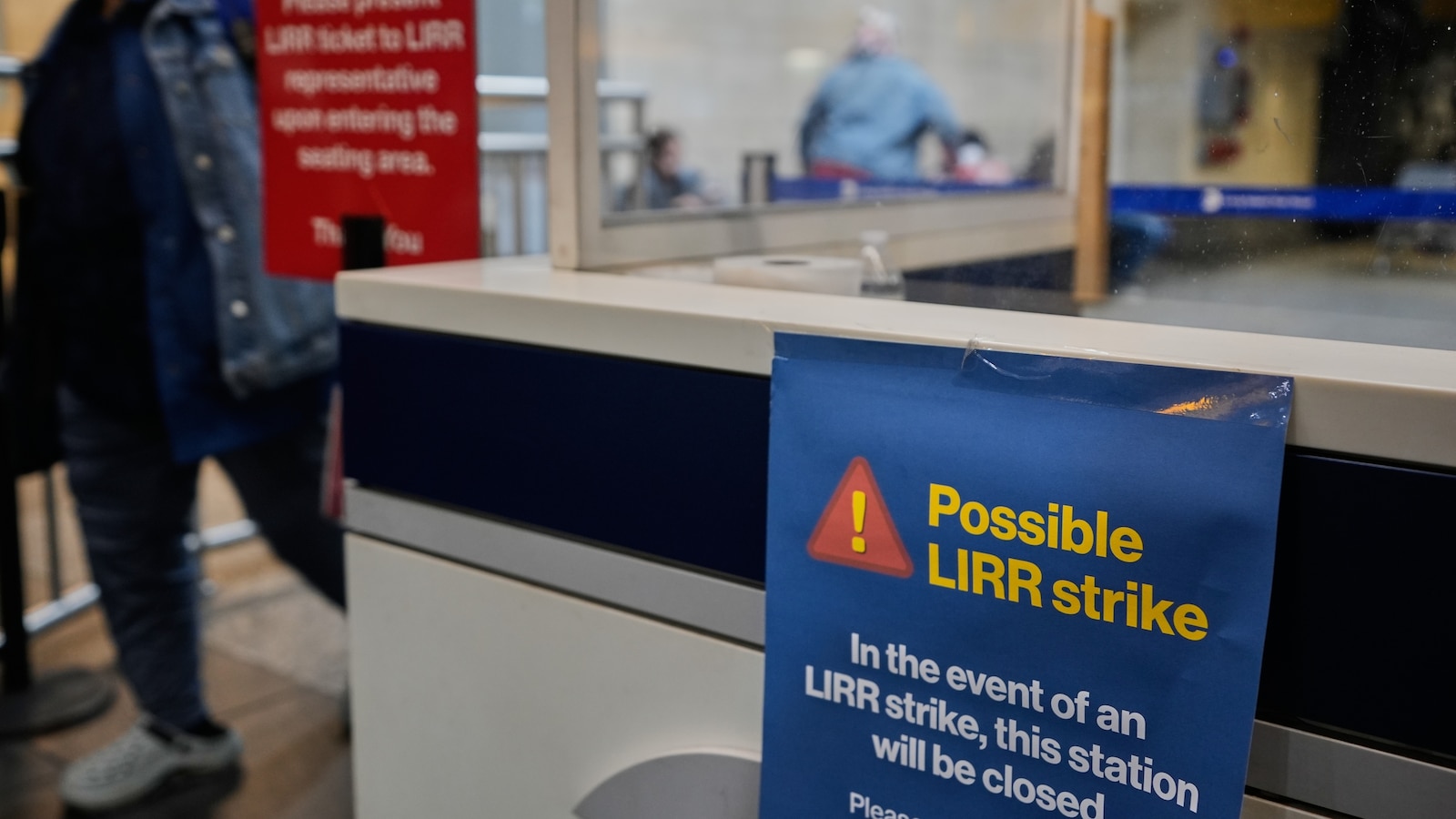 Strike deadline nears for New York-area train system with 250,000 daily commuters