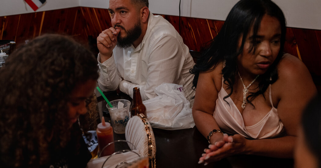 Venezuelans in New York Confront Earthquake Back Home