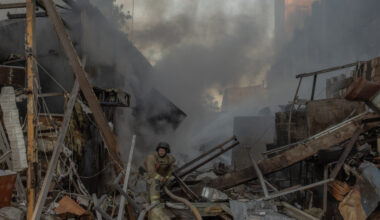 Russia Launches Deadly Strikes on Kyiv After Threatening Ukraine for a Week