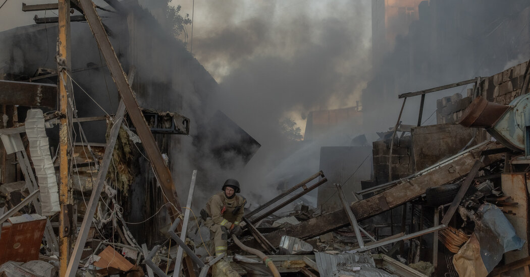 Russia Launches Deadly Strikes on Kyiv After Threatening Ukraine for a Week