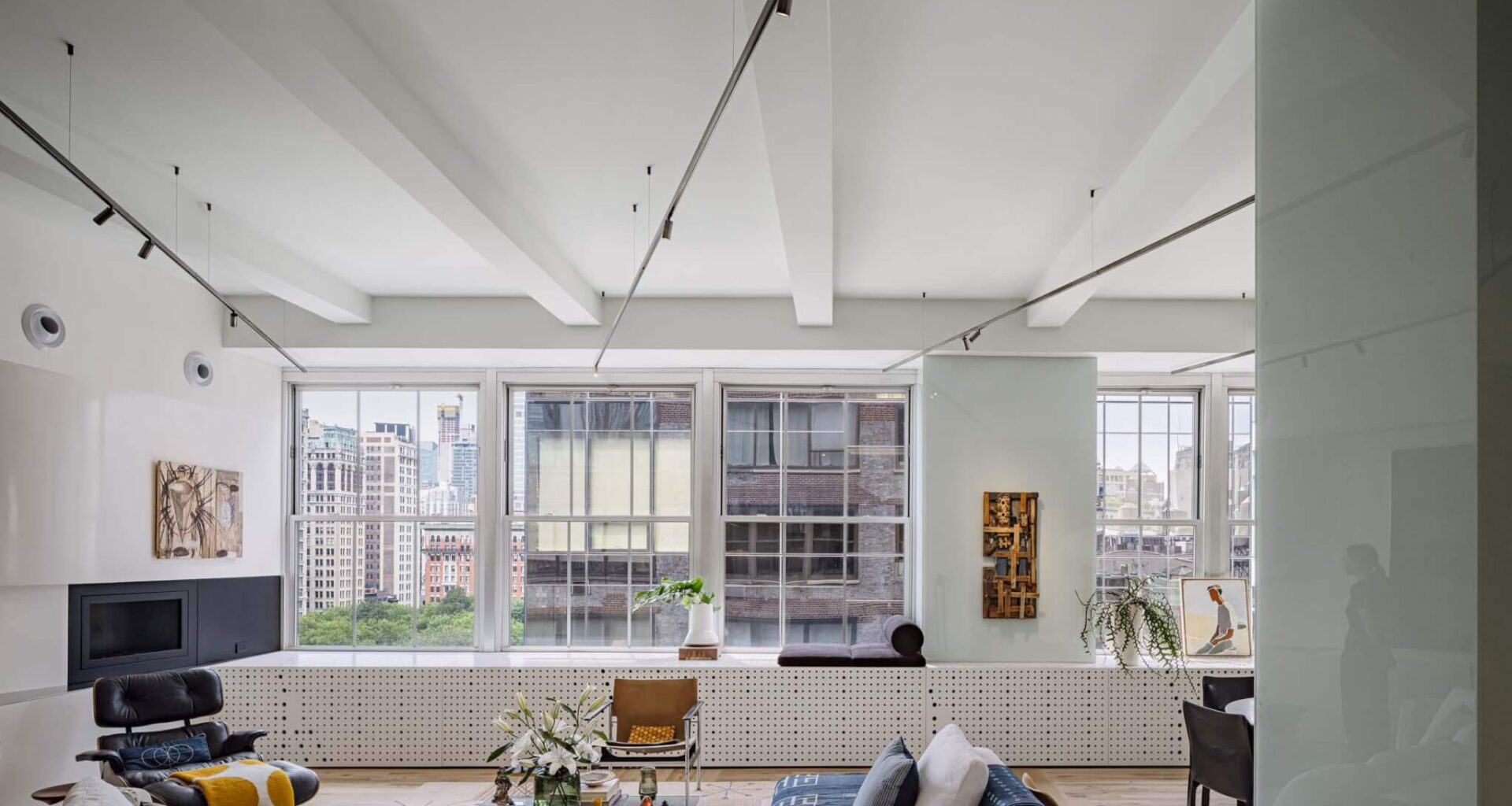 Manhattan’s grid is the design inspiration for apartment by Wendell Burnette Architects