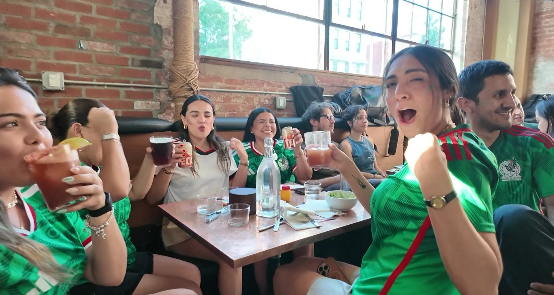 News 12 | Brooklyn | South Korean And Mexican Fans Unite In Brooklyn Ahead Of World Cup Matchup