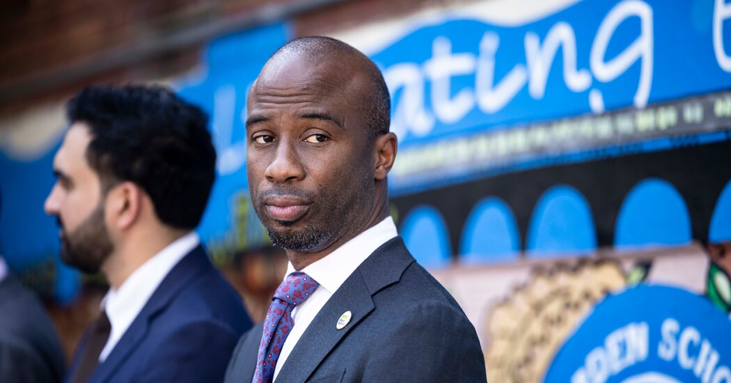 New York City Schools Chancellor Being Investigated Over No-Bid Contract